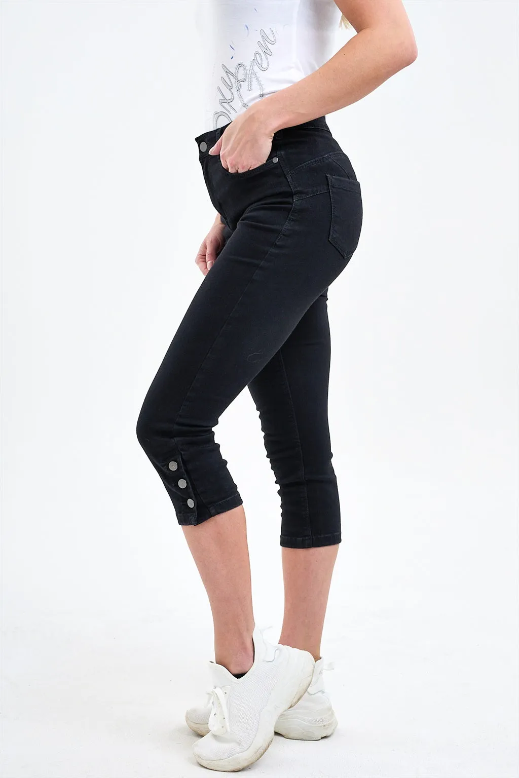 3 Button Leg Detail Capri