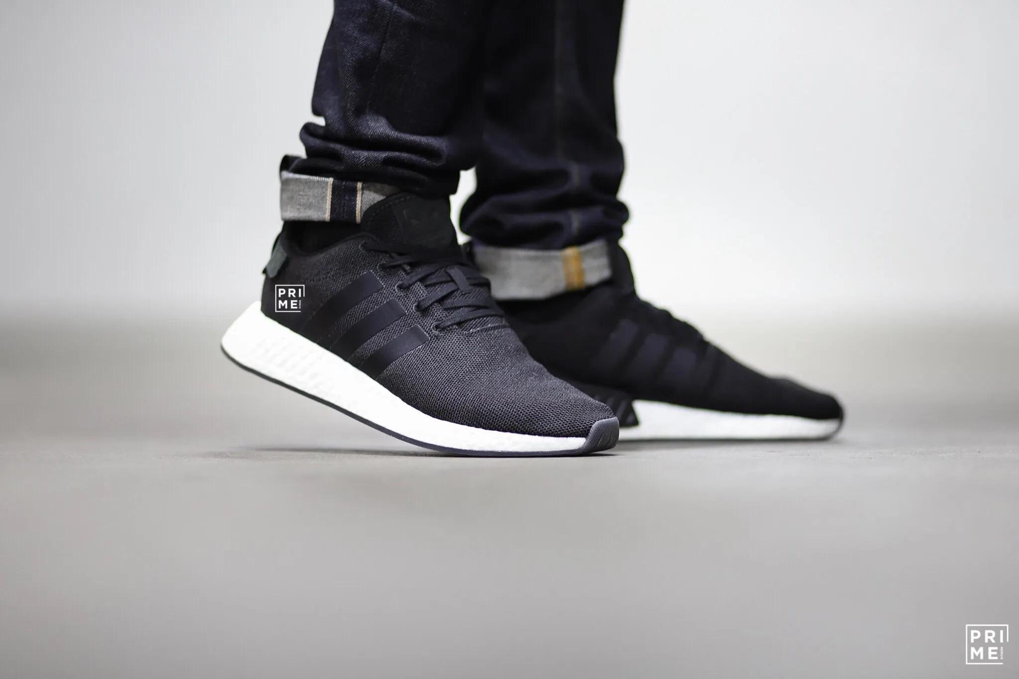 ADIDAS NMD R2 Core Black /Core Black /Core Black (CQ2402)