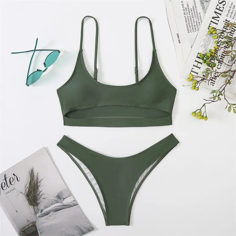 Beach Babe Essential Bikini mit Unterbrustausschnitt