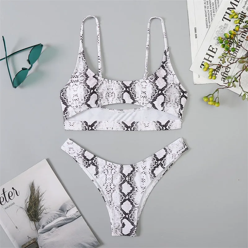 Beach Babe Essential Bikini mit Unterbrustausschnitt