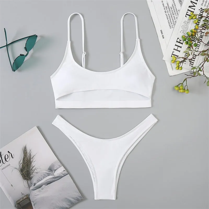 Beach Babe Essential Bikini mit Unterbrustausschnitt