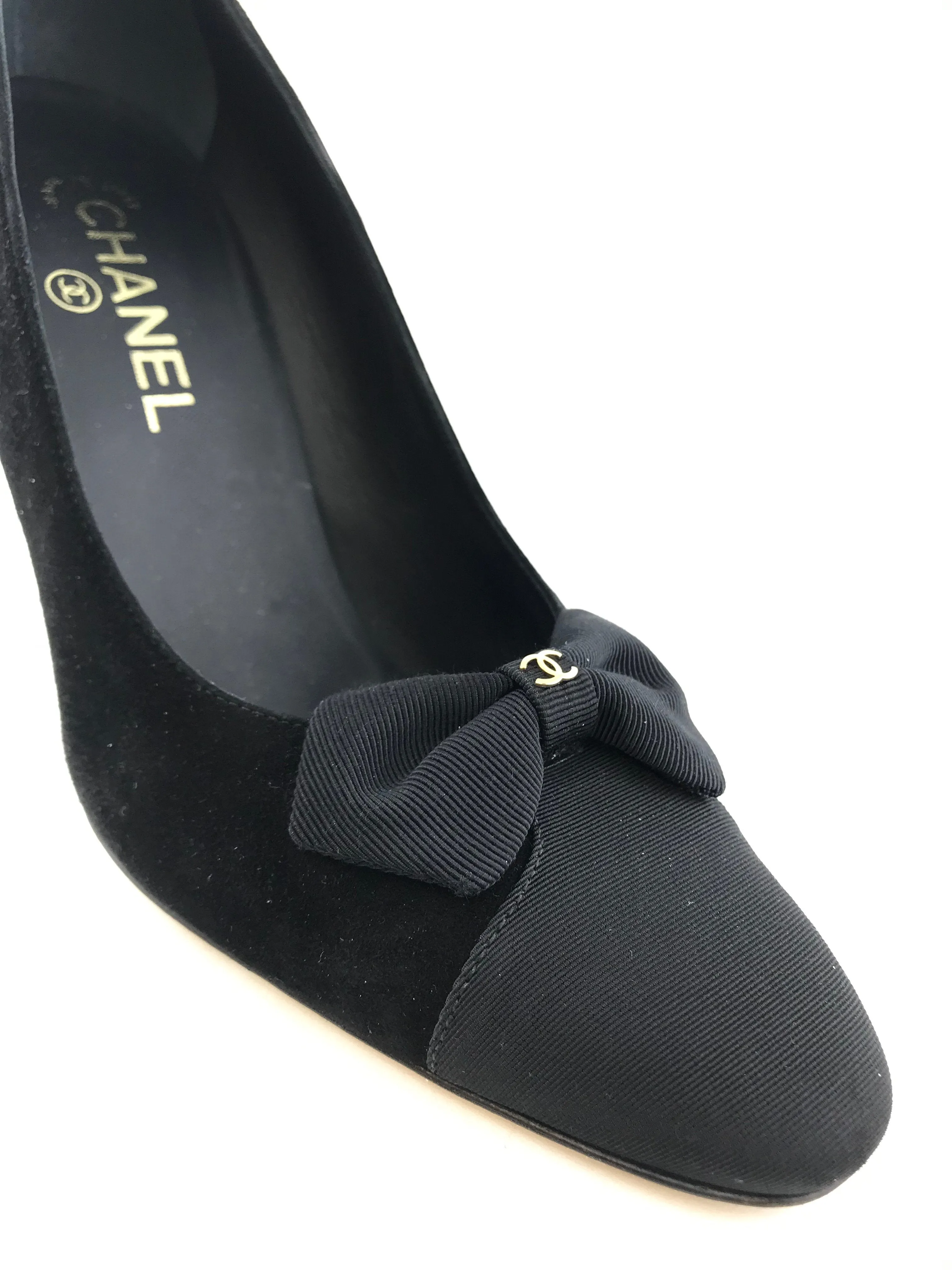 Chanel 15k Suede Grosgrain Cap Toe Bow Pumps Size 10