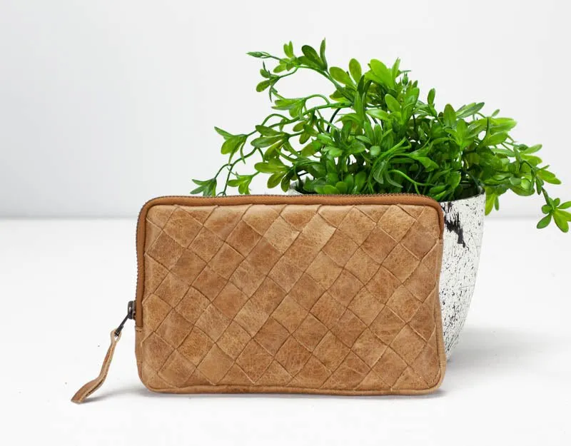 Chloe clutch wallet - Brown distressed handwoven leather