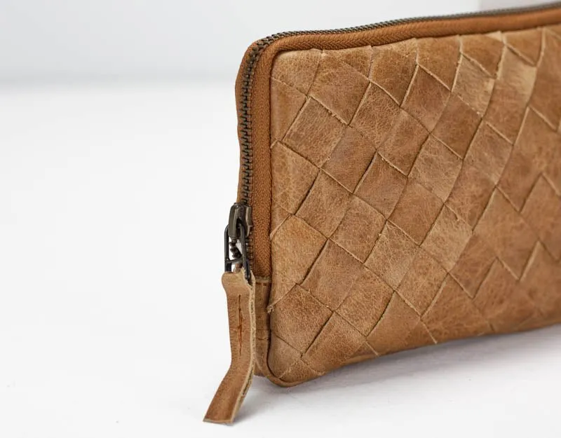 Chloe clutch wallet - Brown distressed handwoven leather