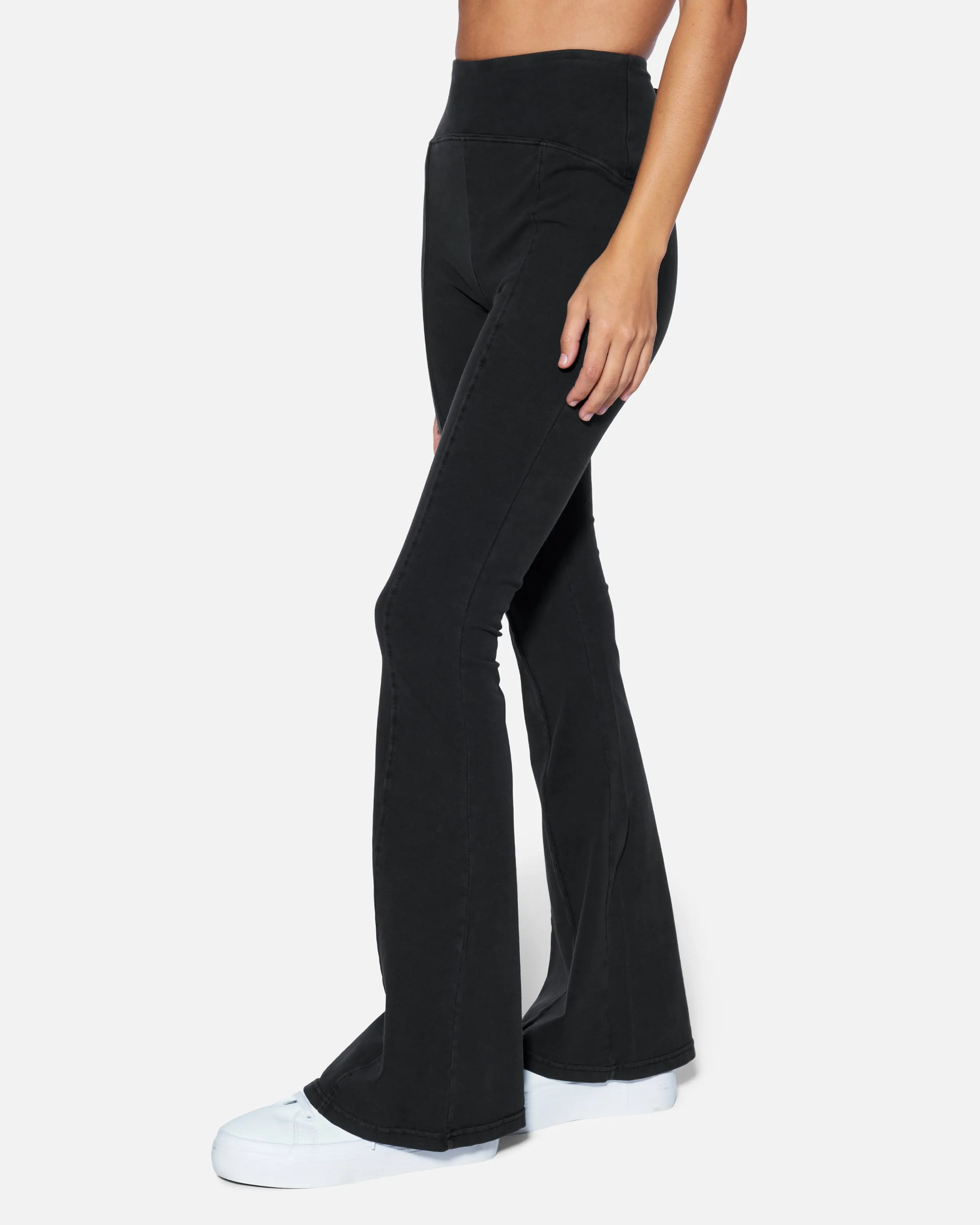 ESSENTIAL HIGH WAISTED FLARE PANT