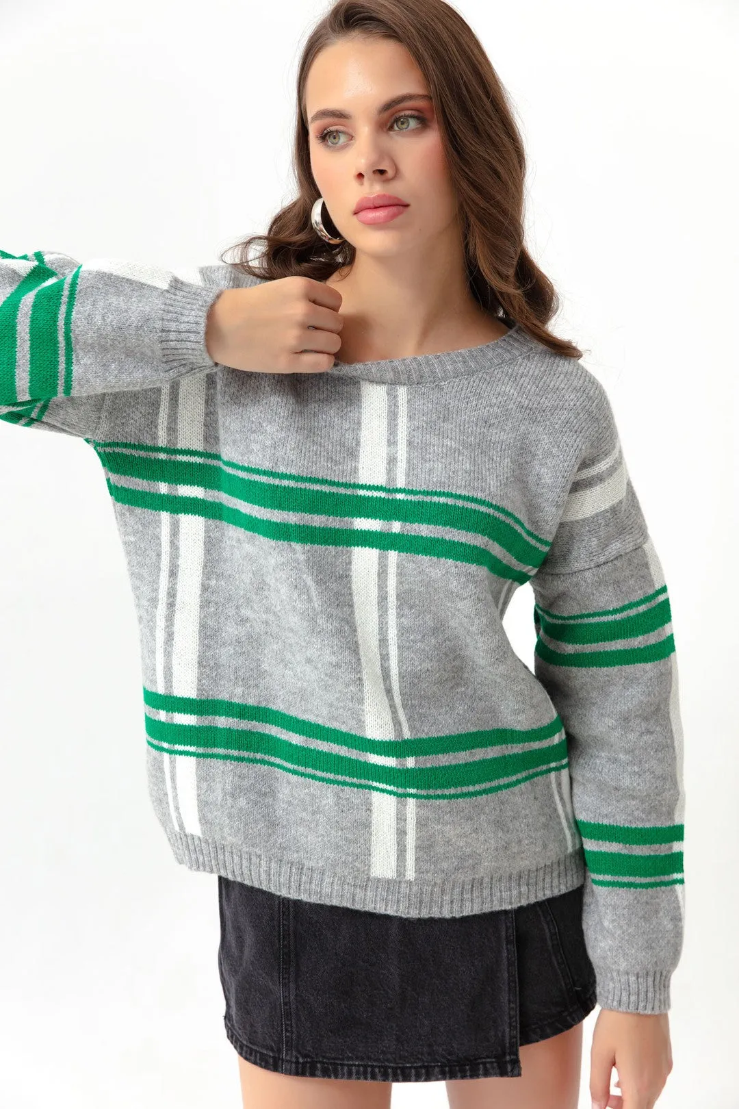 Female Bicycle Neck Plaid Pattern Sweater